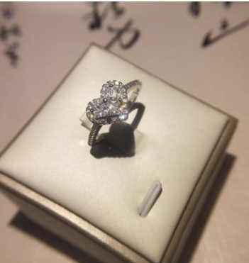 Women's Heart-Shaped Engagement Ring