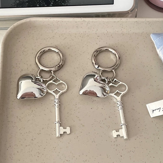 Metal Key Lock Silver Heart Pendant Car Keychain