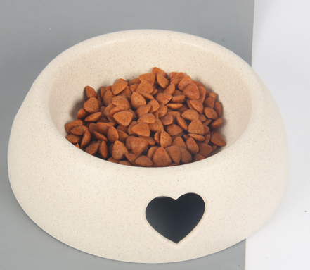 Plastic Heart-Shaped Pet Bowl for Cats and Dogs