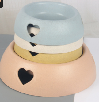 Plastic Heart-Shaped Pet Bowl for Cats and Dogs