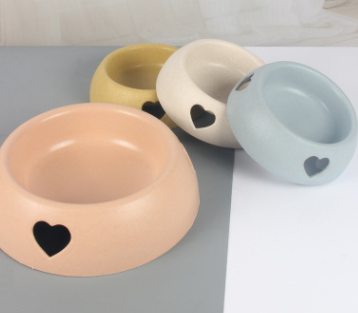 Plastic Heart-Shaped Pet Bowl for Cats and Dogs