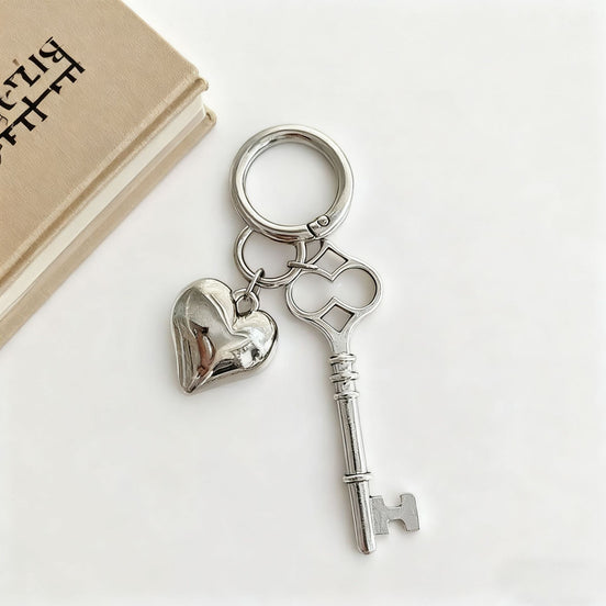 Metal Key Lock Silver Heart Pendant Car Keychain